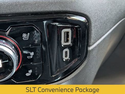 Used 2024 GMC Sierra 1500 SLT w/ SLT Premium Plus Package AWD/4WD image 30
