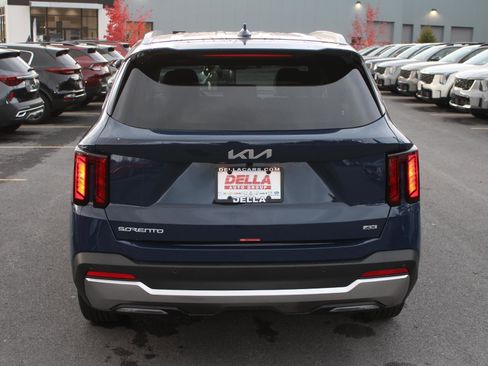 New 2026 Kia Sorento S image 6