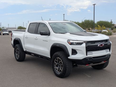 Used 2024 Chevrolet Colorado ZR2 w/ Technology Package AWD/4WD image 7