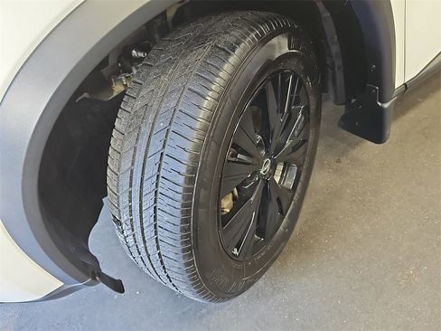 Used 2023 Nissan Rogue SV w/ SV Premium B Package image 31