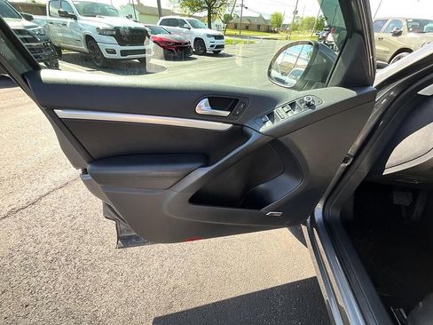 Used 2012 Volkswagen Tiguan SEL AWD/4WD image 11