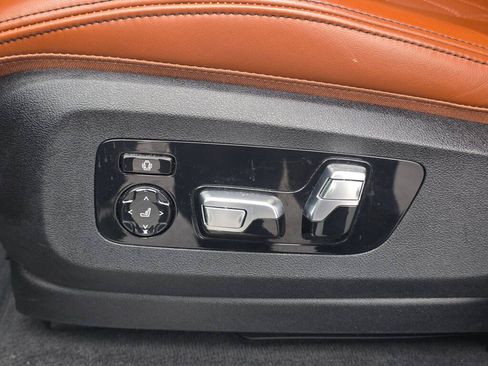 Used 2022 BMW X5 xDrive40i w/ Premium Package AWD/4WD image 39