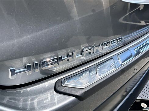 Used 2026 Toyota Highlander Limited AWD/4WD image 10