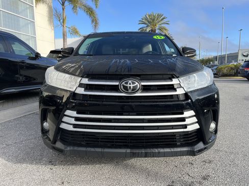 Used 2019 Toyota Highlander XLE image 12