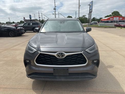 Used 2021 Toyota Highlander LE FWD image 26