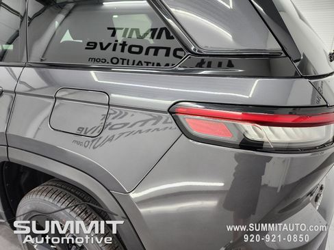 New 2025 Jeep Grand Cherokee Limited w/ Black Appearance Package image 30