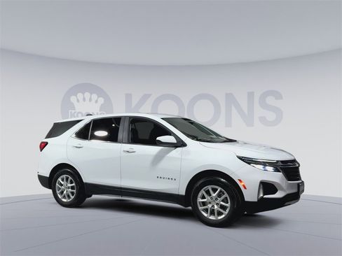 Used 2023 Chevrolet Equinox LT image 2