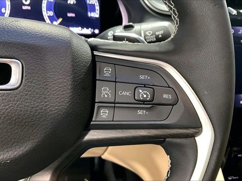 Used 2024 Jeep Grand Cherokee L Limited w/ Black Appearance Package RWD image 25