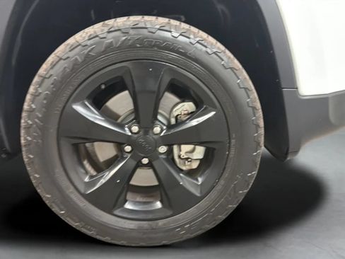 Used 2017 Jeep Cherokee High Altitude AWD/4WD image 25