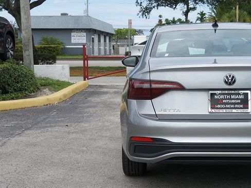 Used 2022 Volkswagen Jetta S FWD image 12