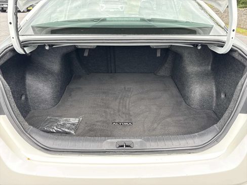 Used 2024 Nissan Altima 2.5 SV FWD image 27