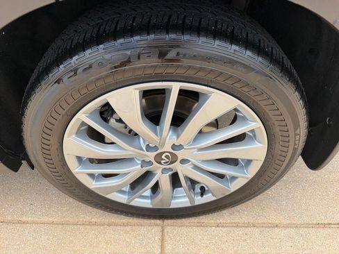 Used 2024 INFINITI QX50 Luxe w/ Accent Package FWD image 28