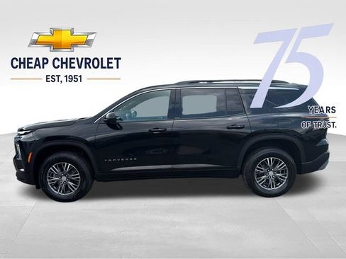 Used 2024 Chevrolet Traverse LT FWD image 2