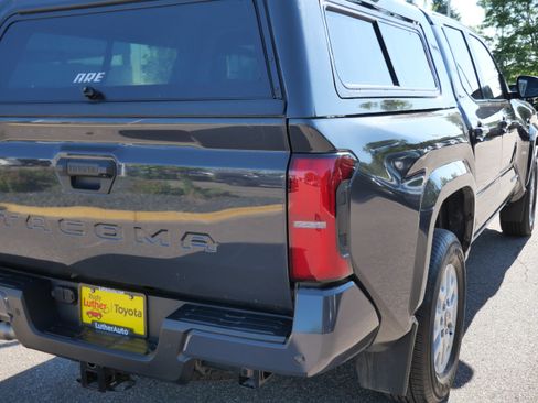 Certified 2024 Toyota Tacoma SR5 AWD/4WD image 18