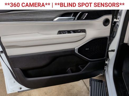 Used 2024 Jeep Wagoneer Series III w/ Premium Group I image 11