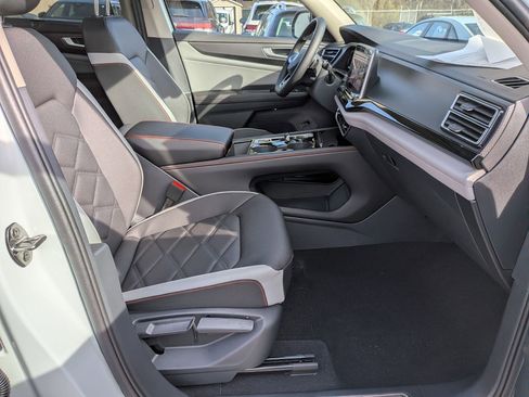 New 2026 Volkswagen Atlas Peak Edition AWD/4WD image 36