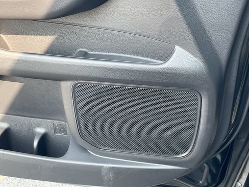 Used 2026 Toyota Sienna Limited FWD image 5