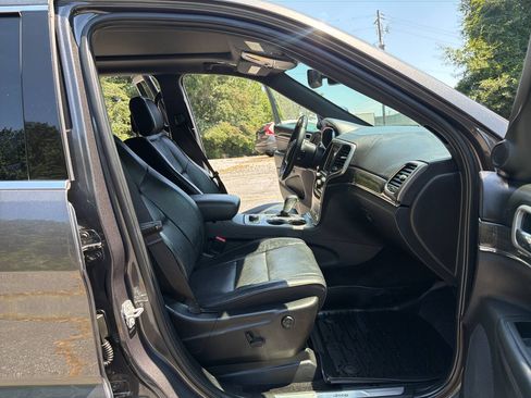 Used 2018 Jeep Grand Cherokee Overland AWD/4WD image 20