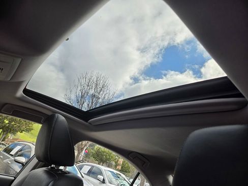 Used 2016 Lexus ES 300h w/ Luxury Package w/Wood Trim image 17