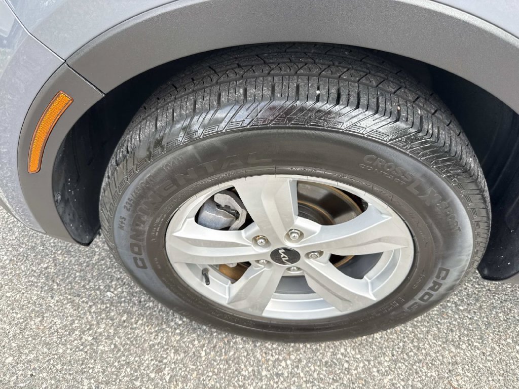 Used 2023 Kia Sorento LX FWD image 11