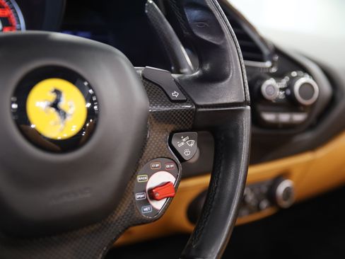 Used 2019 Ferrari 488 Spider RWD image 17