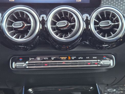 Used 2025 Mercedes-Benz GLB 250 w/ Exclusive Package image 15