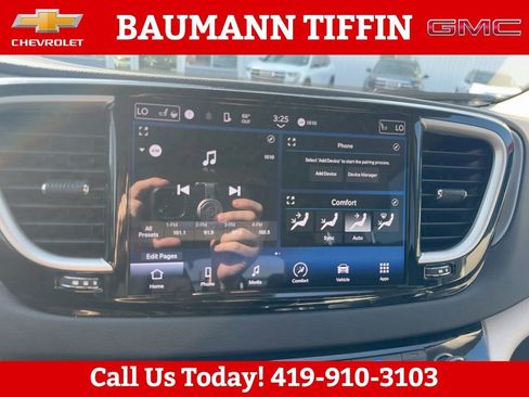 Used 2023 Chrysler Pacifica Touring-L FWD image 24