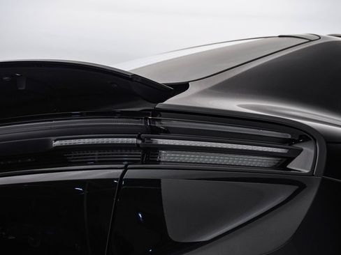 Certified 2025 Porsche Macan 4S Electric AWD/4WD image 12