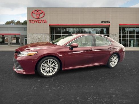 Used 2018 Toyota Camry XLE w/ Audio Package FWD image 3
