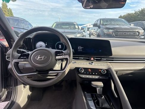 Used 2025 Hyundai Elantra SEL FWD image 11