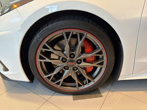 Used 2023 Chevrolet Corvette Stingray Premium Conv w/ Z51 Performance Package RWD image 11