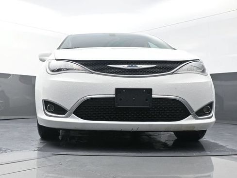 Used 2018 Chrysler Pacifica Touring Plus w/ Tire & Wheel Group FWD image 30