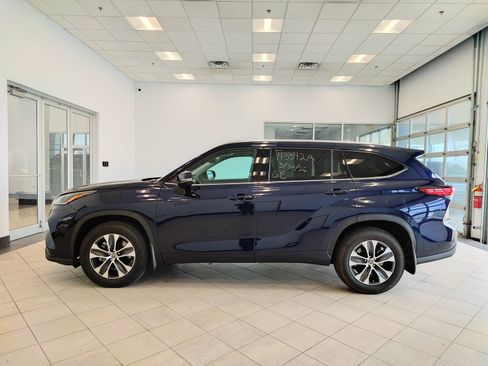 Used 2021 Toyota Highlander XLE image 6