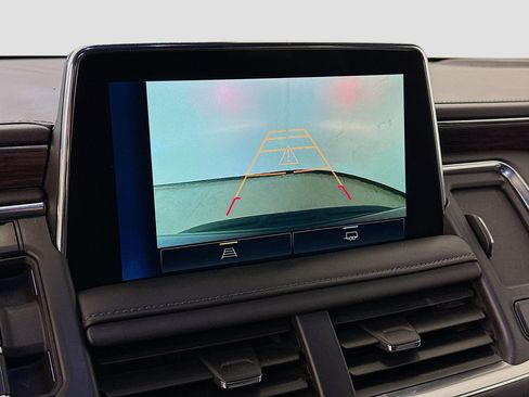 Used 2024 Chevrolet Suburban LT image 23