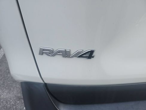 Used 2020 Toyota RAV4 Limited AWD/4WD image 13