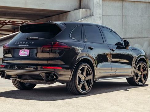 Used 2016 Porsche Cayenne Turbo AWD/4WD image 3