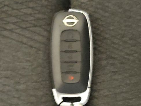 Used 2024 Nissan Rogue SV image 32