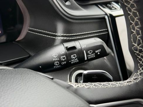 Used 2023 Jeep Grand Cherokee Laredo image 16