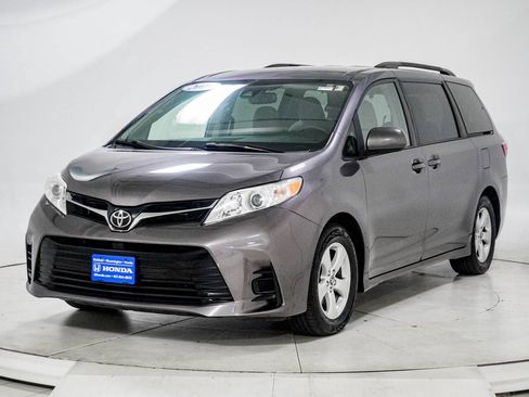 Used 2019 Toyota Sienna LE FWD image 7