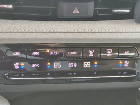 Used 2021 Buick Envision Avenir w/ Technology Package II image 16