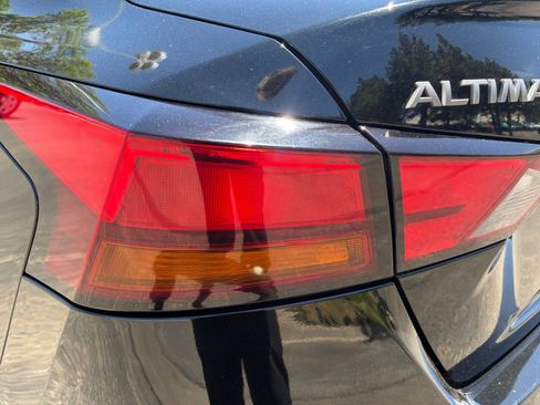 Used 2024 Nissan Altima 2.5 SR w/ SR Premium Package FWD image 31