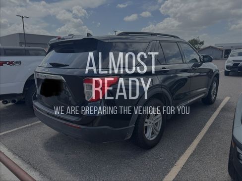 Used 2023 Ford Explorer XLT RWD image 4