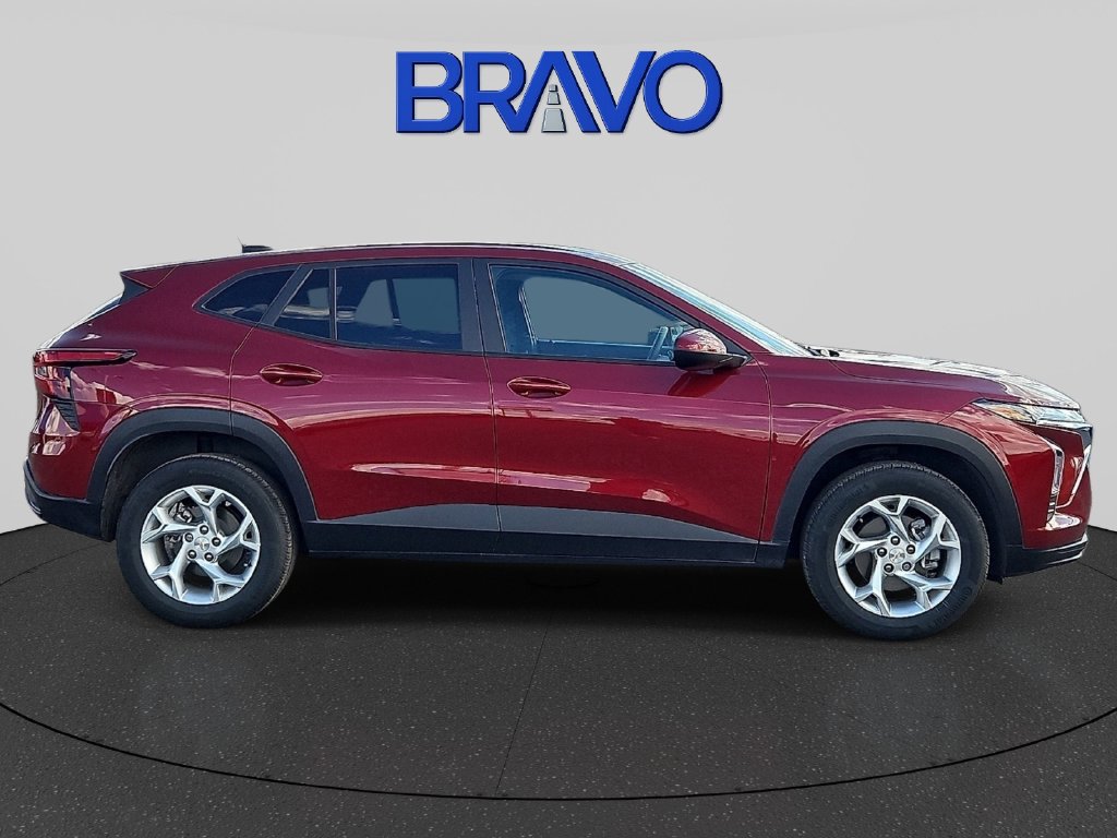 Used 2024 Chevrolet Trax LS w/ LS Convenience Package FWD image 5