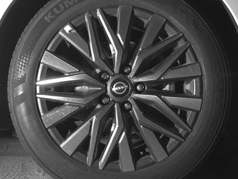 Used 2025 Nissan Altima 2.5 SV FWD image 13