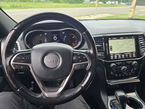 Used 2021 Jeep Grand Cherokee Laredo AWD/4WD image 14