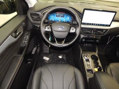 New 2025 Ford Escape SE w/ PHEV Premium Package FWD image 12