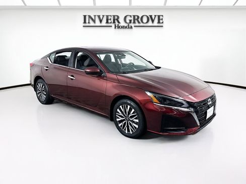 Used 2023 Nissan Altima 2.5 SV image 3
