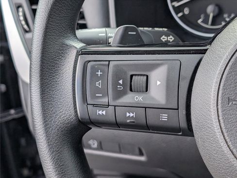 Used 2023 Nissan Rogue SV image 21