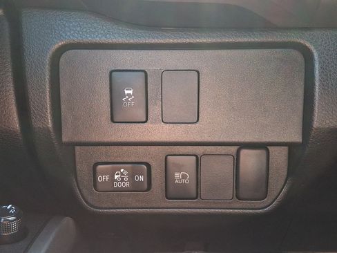 Used 2021 Toyota Tacoma SR5 AWD/4WD image 25