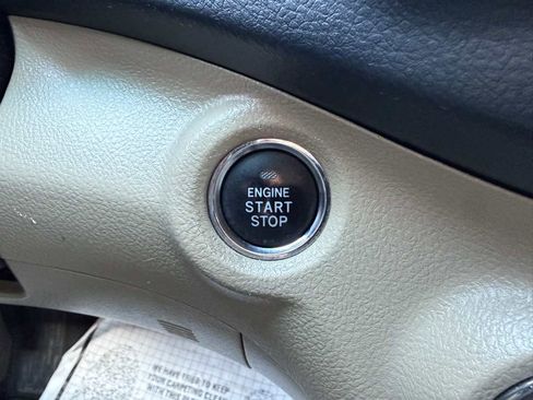 Used 2013 Toyota Highlander Limited image 23